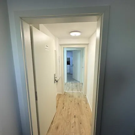 Διαμέρισμα 4 *